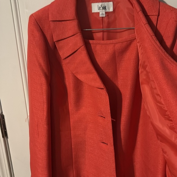 Le Suit Vibrant Red Blazer and Skirt Ensemble - Picture 5 of 10